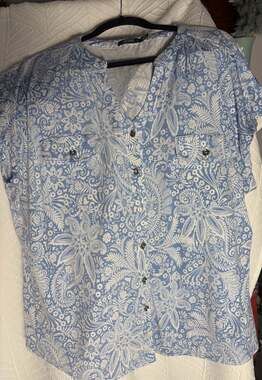 Cure Top Size 1XL Blue White Paisley Floral Button Down Blouse Shirt